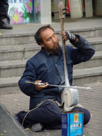 Músico na rua em Pequim